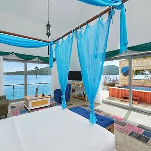 Honeymoon Suite